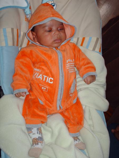 voici le bb d'eveline félisitation a toi et o papa